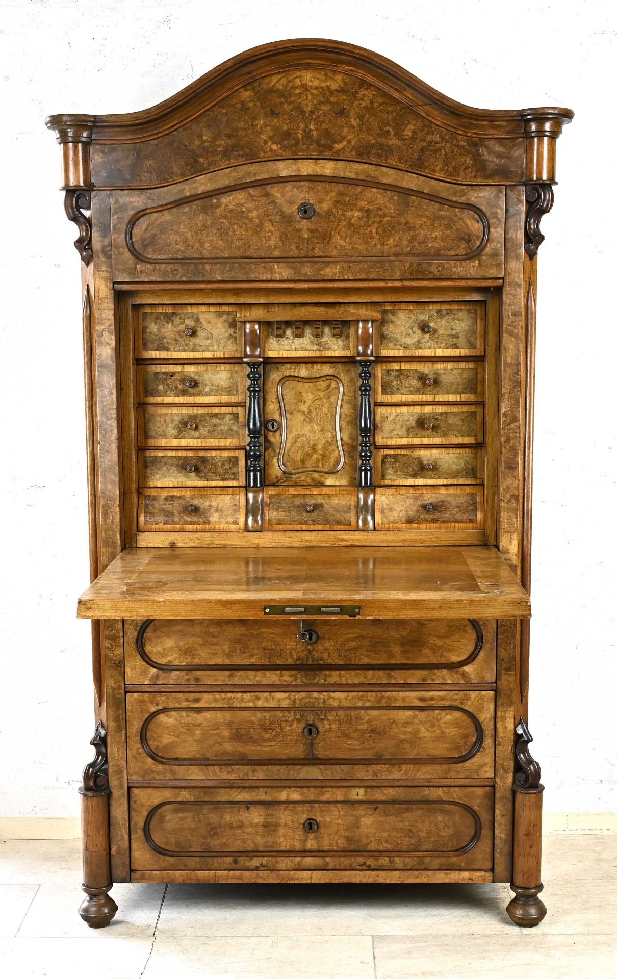 Standing secretary around 1870, Louis-Philippe, burr walnut veneered and partly ebonized, body