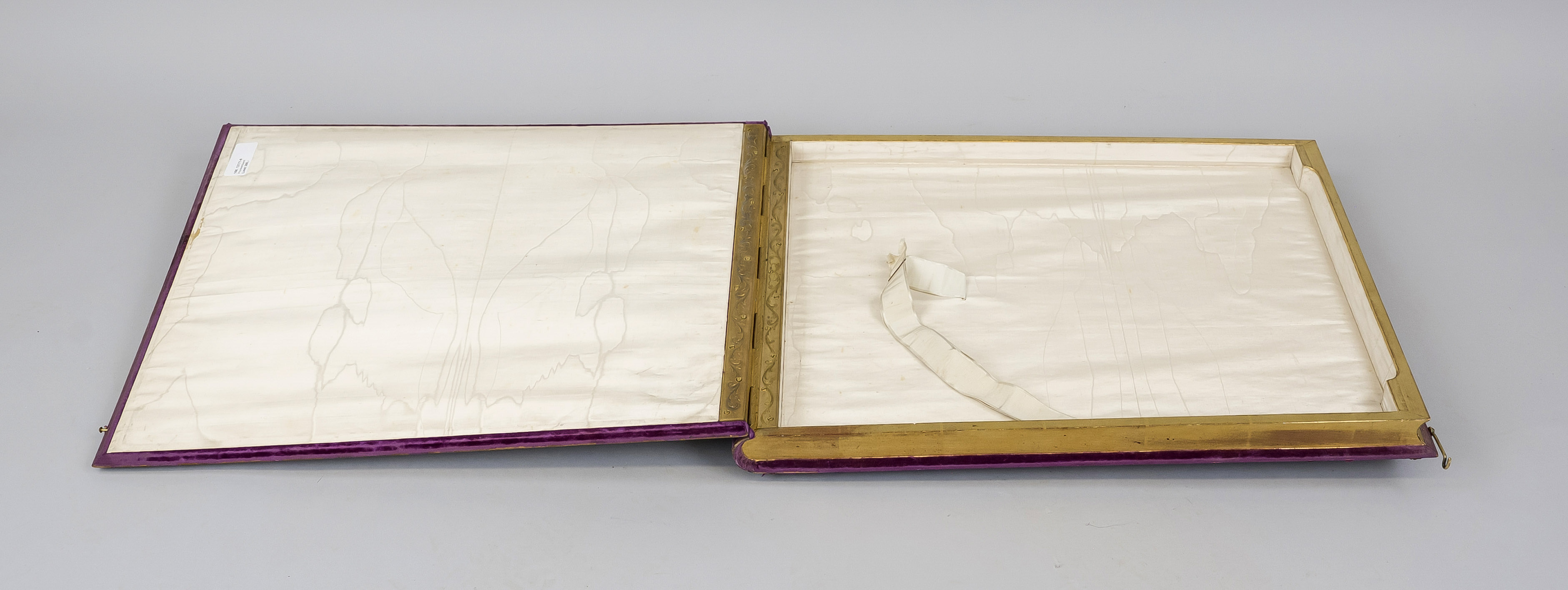 Large ceremonial binding/folder, 19th century, purple velvet, applied carved branches, four-pass - Image 2 of 2