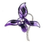 Large flower brooch, WG 750/000, with an amethyst finely cut in the shape of an orchid flower, 63