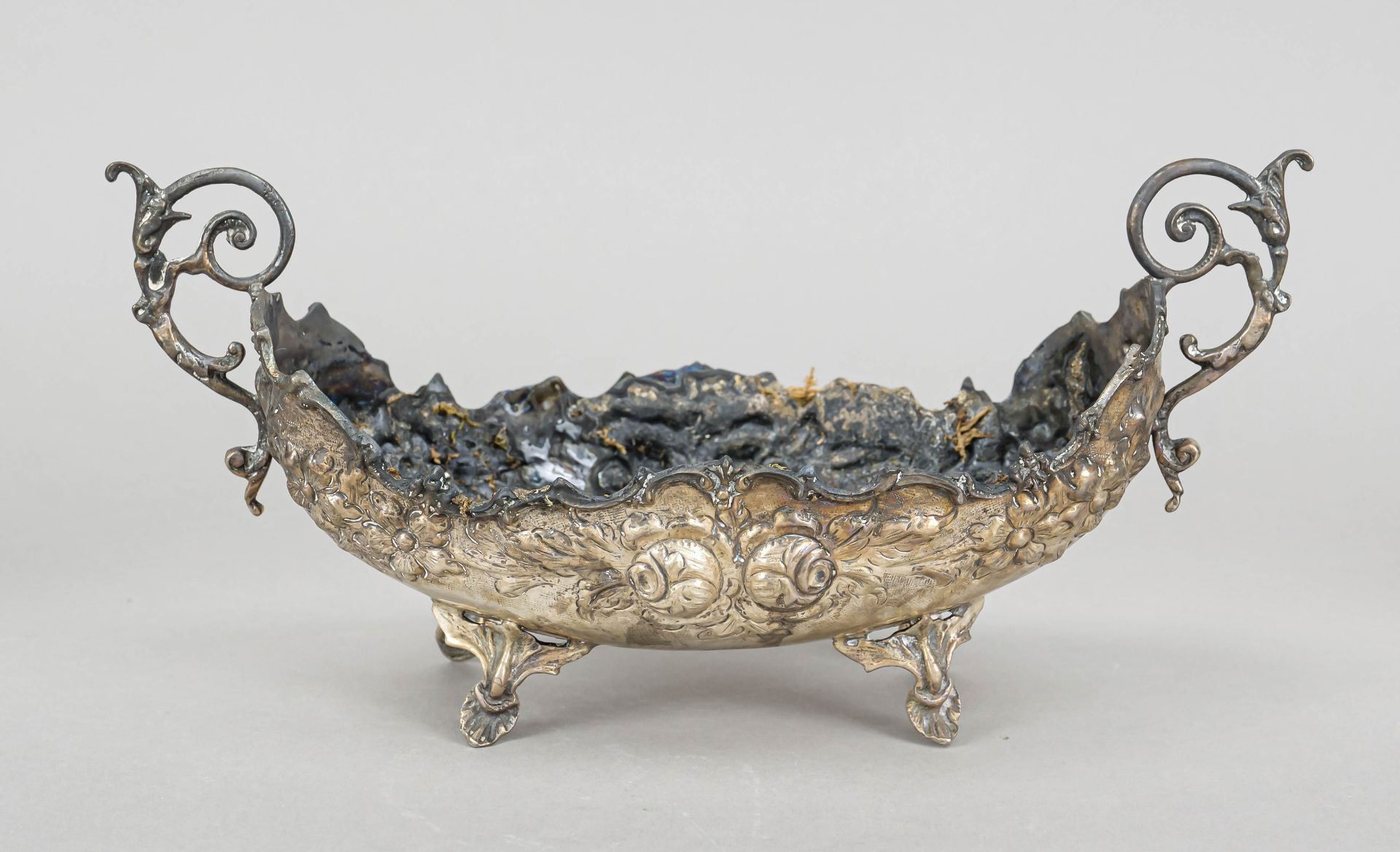 Jardiniere, 20th century, silver 800/000, on 4 feet, the body of boat form, the handles attached