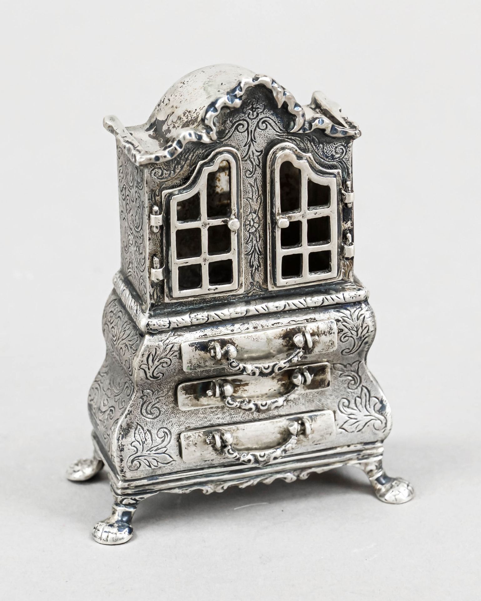 Miniature cabinet, Netherlands, 2nd half 20th century, silver 835/000, on 4 paw feet, 3-tier