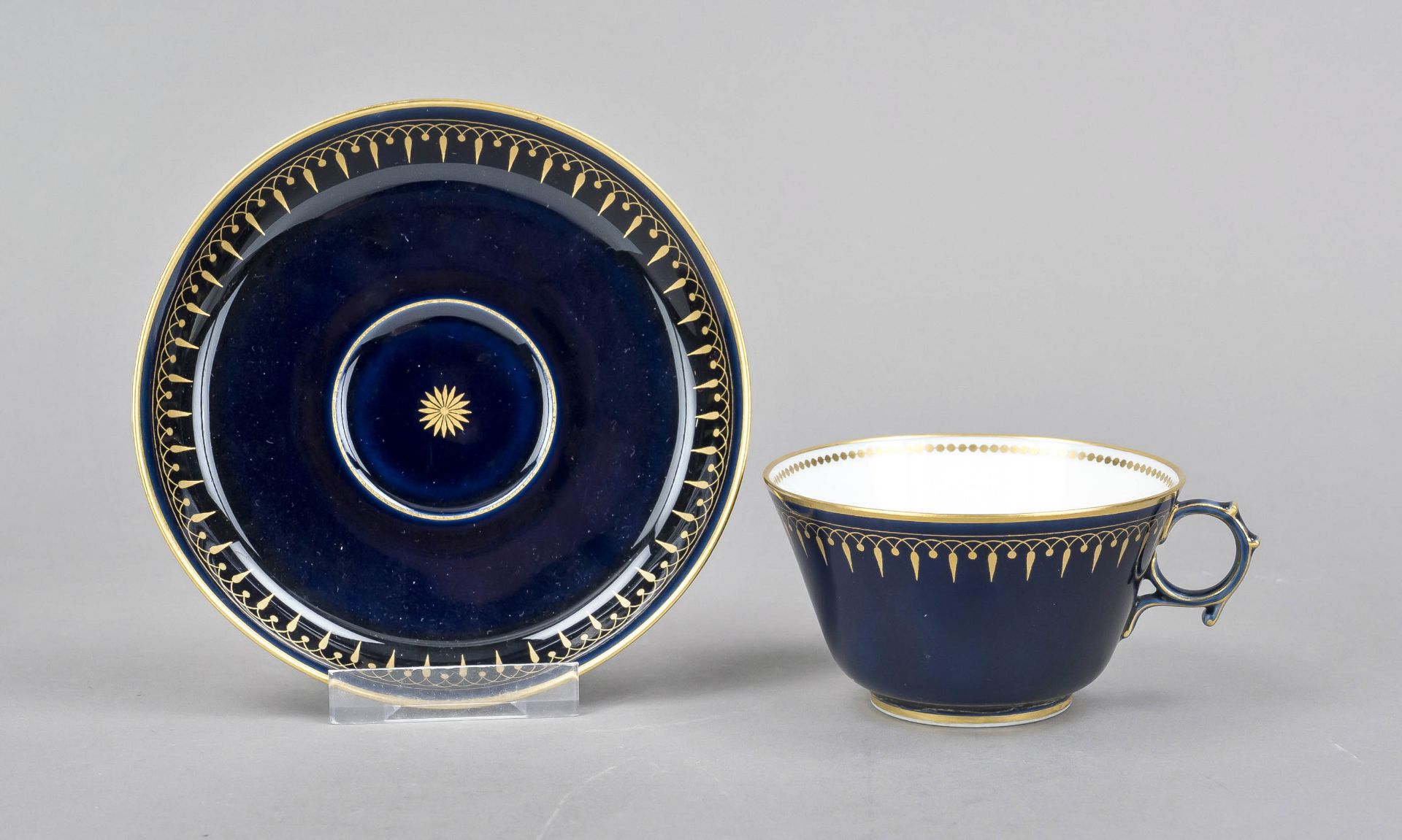 Tasse mit UT, Sevres, Frankreic