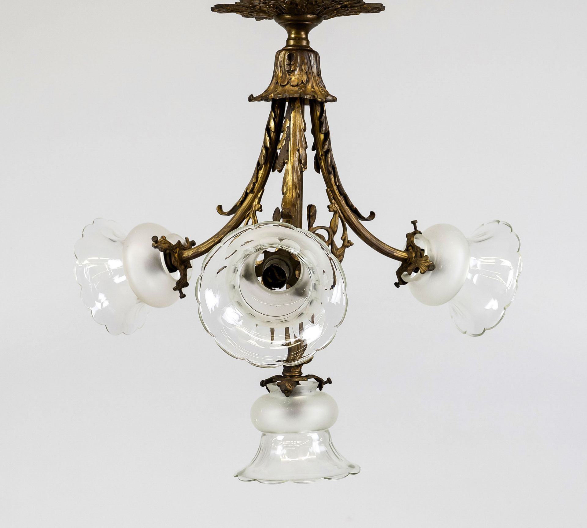 Ceiling lamp, late 19th century, 4 perennial shafts with foliage overlay. Flower-shaped shades of