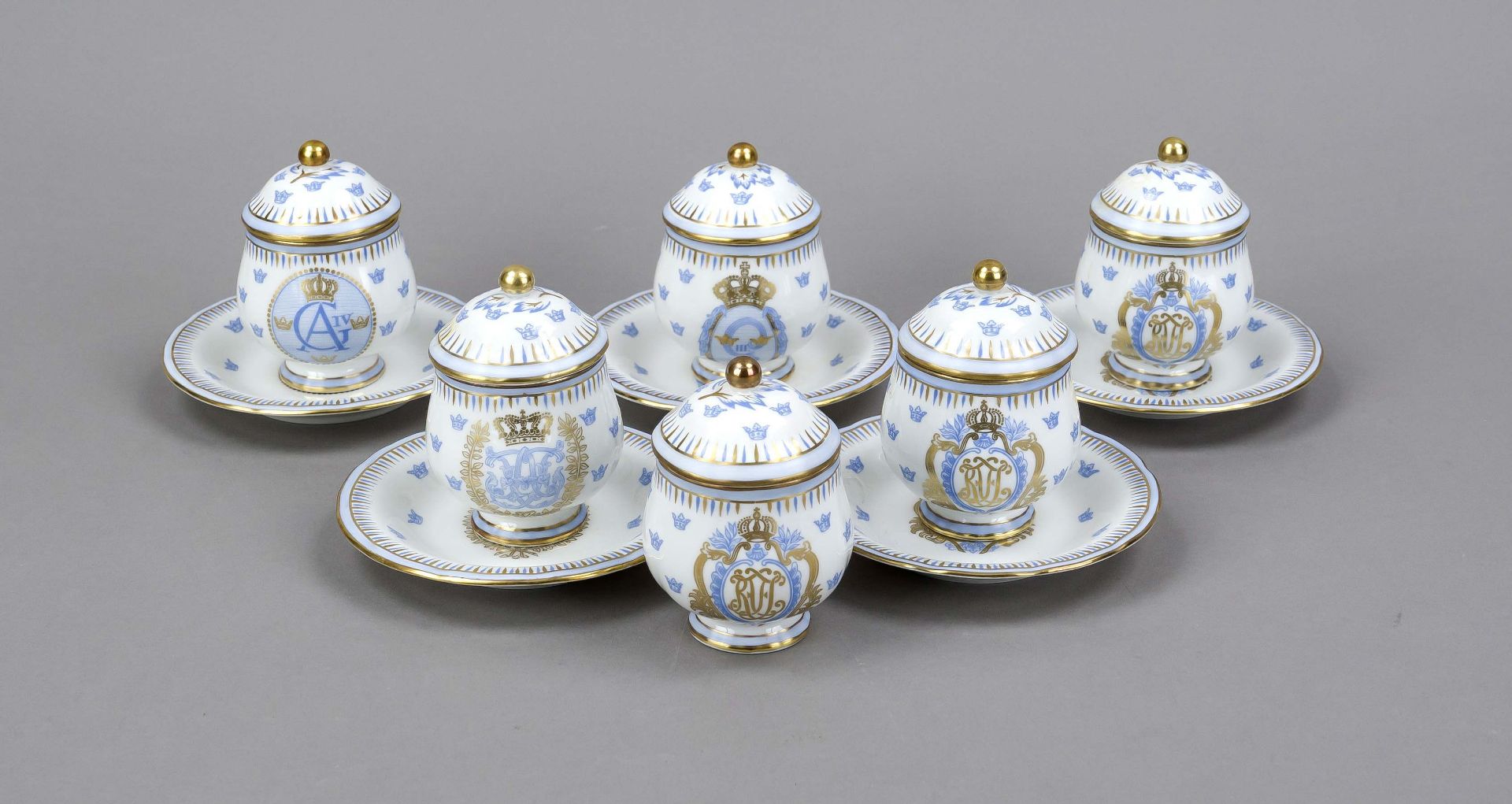 Six bouillon cups / cream cups with lids and 5 saucers, Rörstrand, Sweden. 20th century, decorated