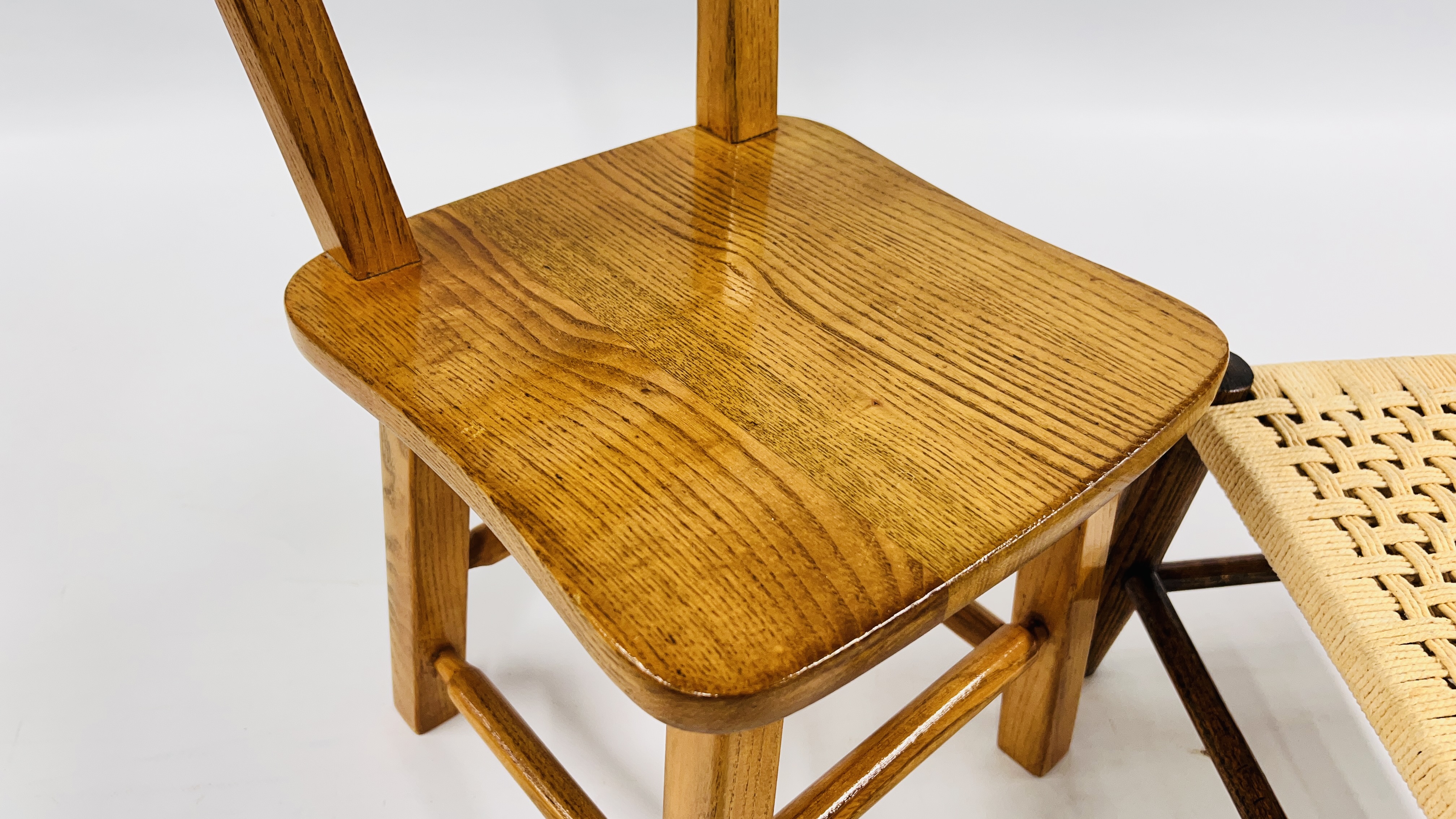 A HANDMADE SOLID OAK CHILD'S CHAIR AND SMALL OAK STOOL WITH WOVEN SEAT. - Image 4 of 9