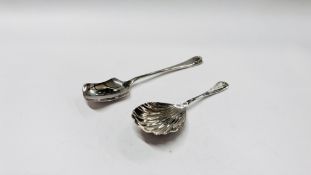 A SILVER CADDY SPOON, BIRMINGHAM ASSAY 1998 MAKER C.R. & SON LTD L 9.