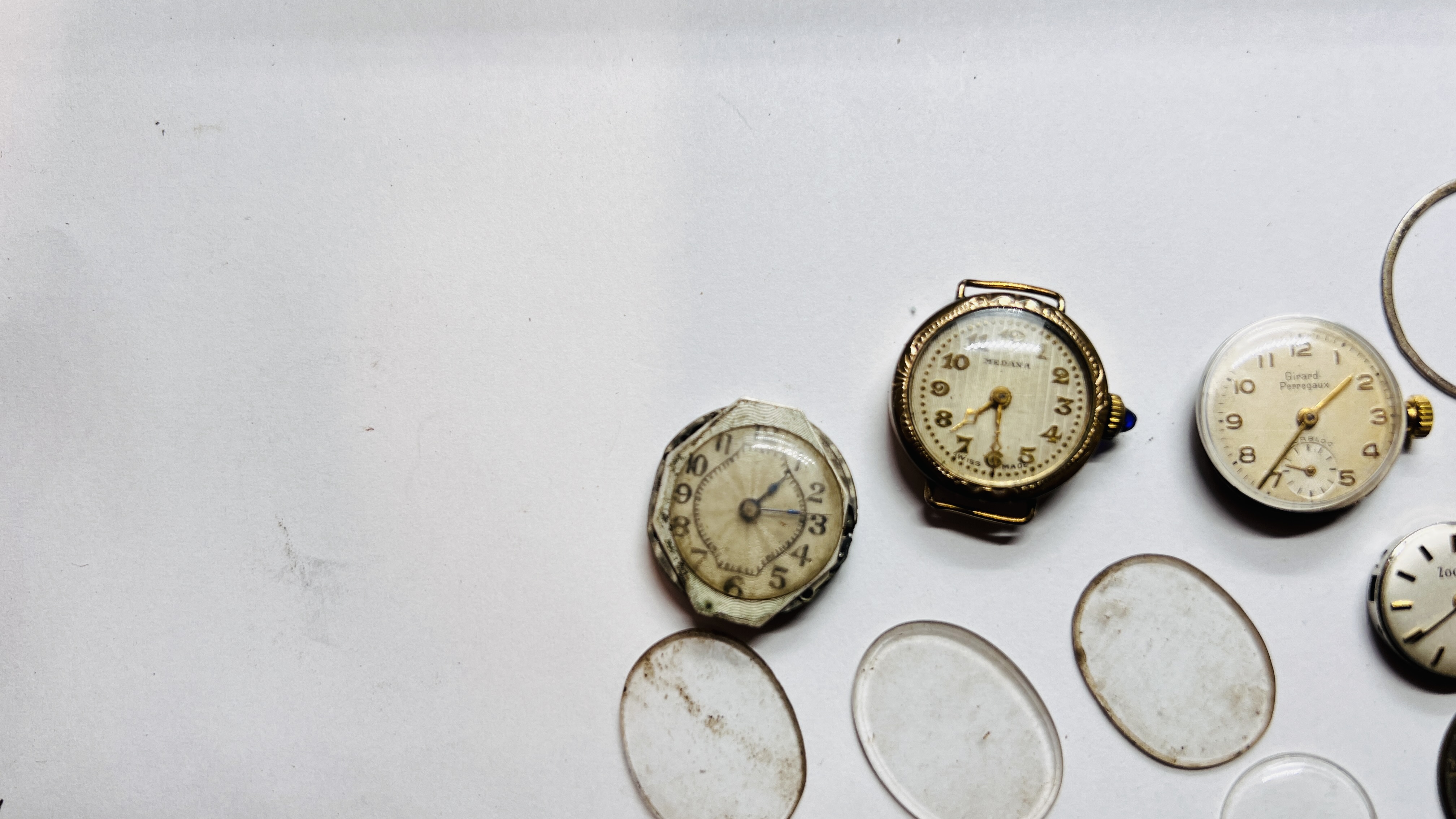 A GROUP OF VINTAGE WATCH FACES AND GLASSES TO INCLUDE ENAMELED AND EXAMPLES MARKED MEDANA, - Image 6 of 9