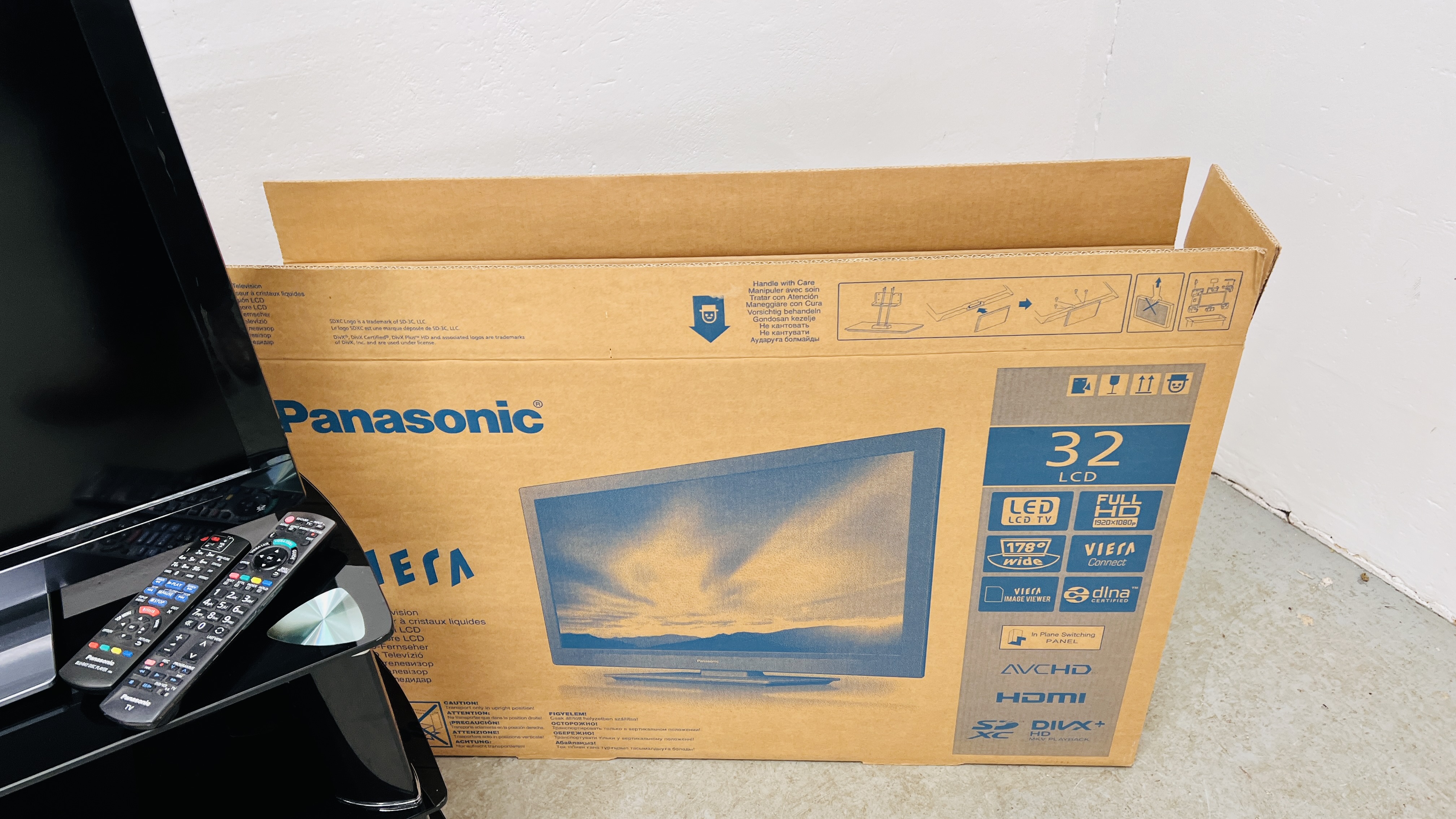A PANASONIC VIERA 32 INCH TV + PANASONIC 4K ULTRA HD UPSCALING BLU-RAY DISC PLAYER, - Image 5 of 6