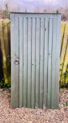 A WOODEN GARDEN GATE W 90CM H 175CM.