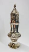 AN ANTIQUE SILVER SUGAR SIFTER LONDON ASSAY 1899 MAKER M.J. JESSOP H 19.5CM.