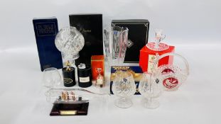 A BOX OF ASSORTED GLASSWARE TO INCLUDE BOHEMIA GLASS VASE, MAYFLOWER GLASS SCULPTURES,