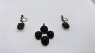 A VINTAGE ENAMELLED BEETLE PENDANT AND MATCHING SCREW BACK EARRINGS.