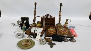 A BOX OF COLLECTIBLES TO INCLUDE ORNATE TABLE LAMPS (WIRES REMOVED), BINOCULARS, NO.
