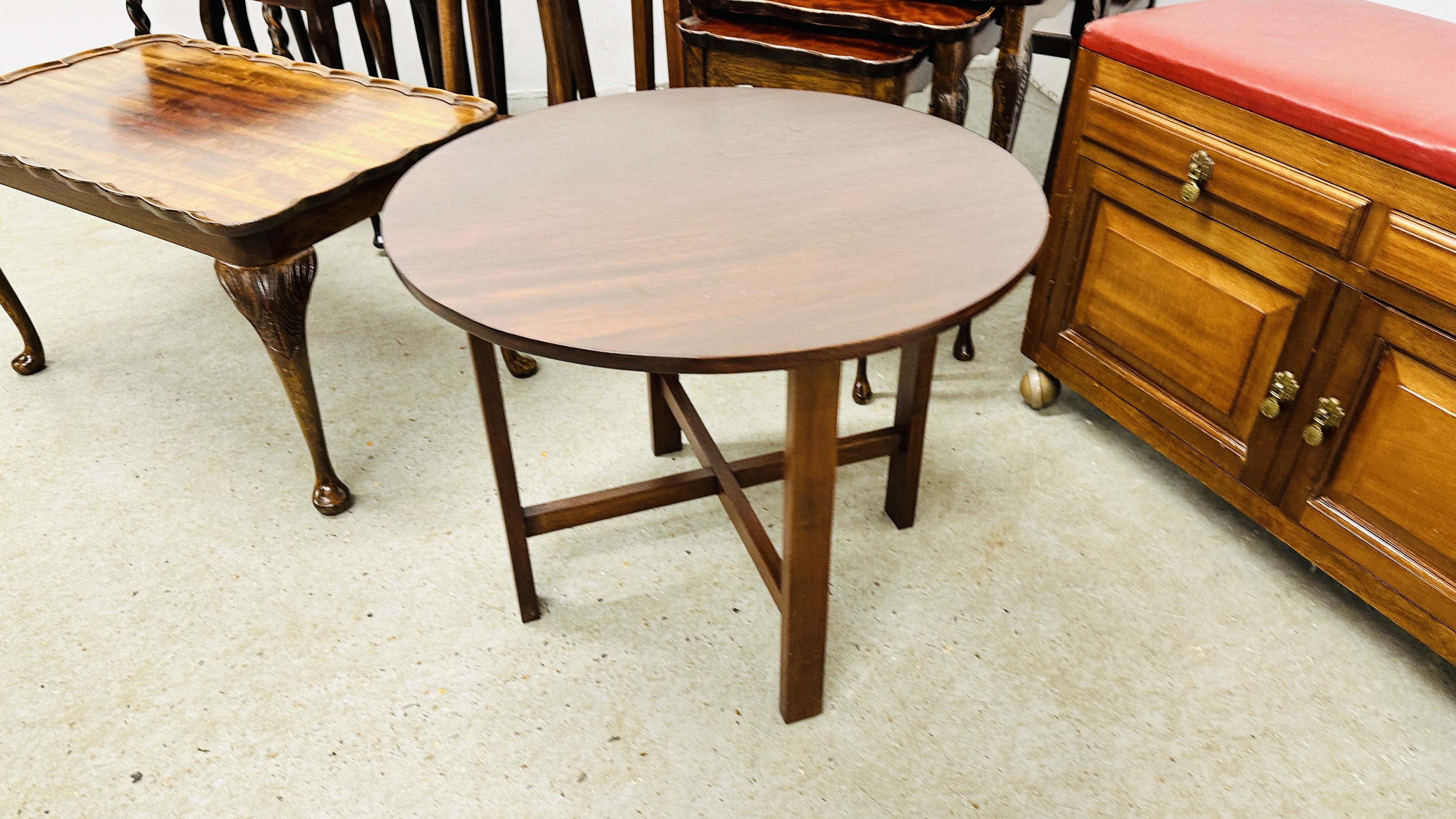 A GROUP OF OCCASIONAL FURNITURE TO INCLUDE TWO MAHOGANY PLANT STANDS, - Image 3 of 10