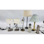 A GROUP OF 7 MODERN DESIGNER LAMPS TO INCLUDE CHROME AND BRASS EXAMPLES + 2 FURTHER LAMPS - SOLD AS