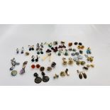 A TRAY CONTAINING APPROX 37 PAIRS OF MODERN AND VINTAGE EARRINGS ETC.