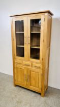 MODERN SOLID LIGHT OAK GLAZED TOP CABINET WITH DRAWERS AND CABINET TO BASE, W 90CM, D 38CM, H 180CM.