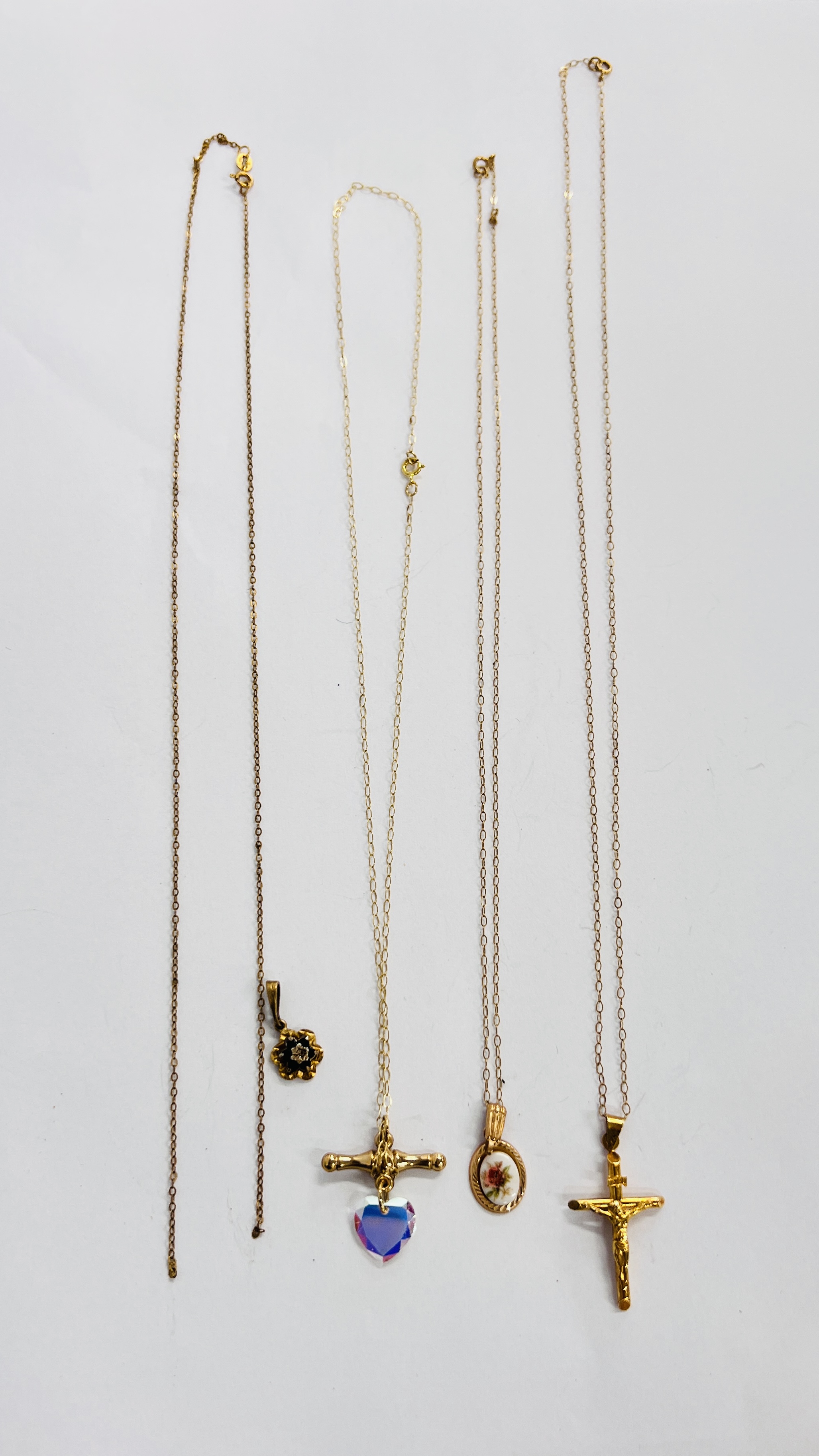 A GROUP OF 4 9CT GOLD PENDANT NECKLACES TO INCLUDE A STONE SET EXAMPLE (CHAIN A/F).