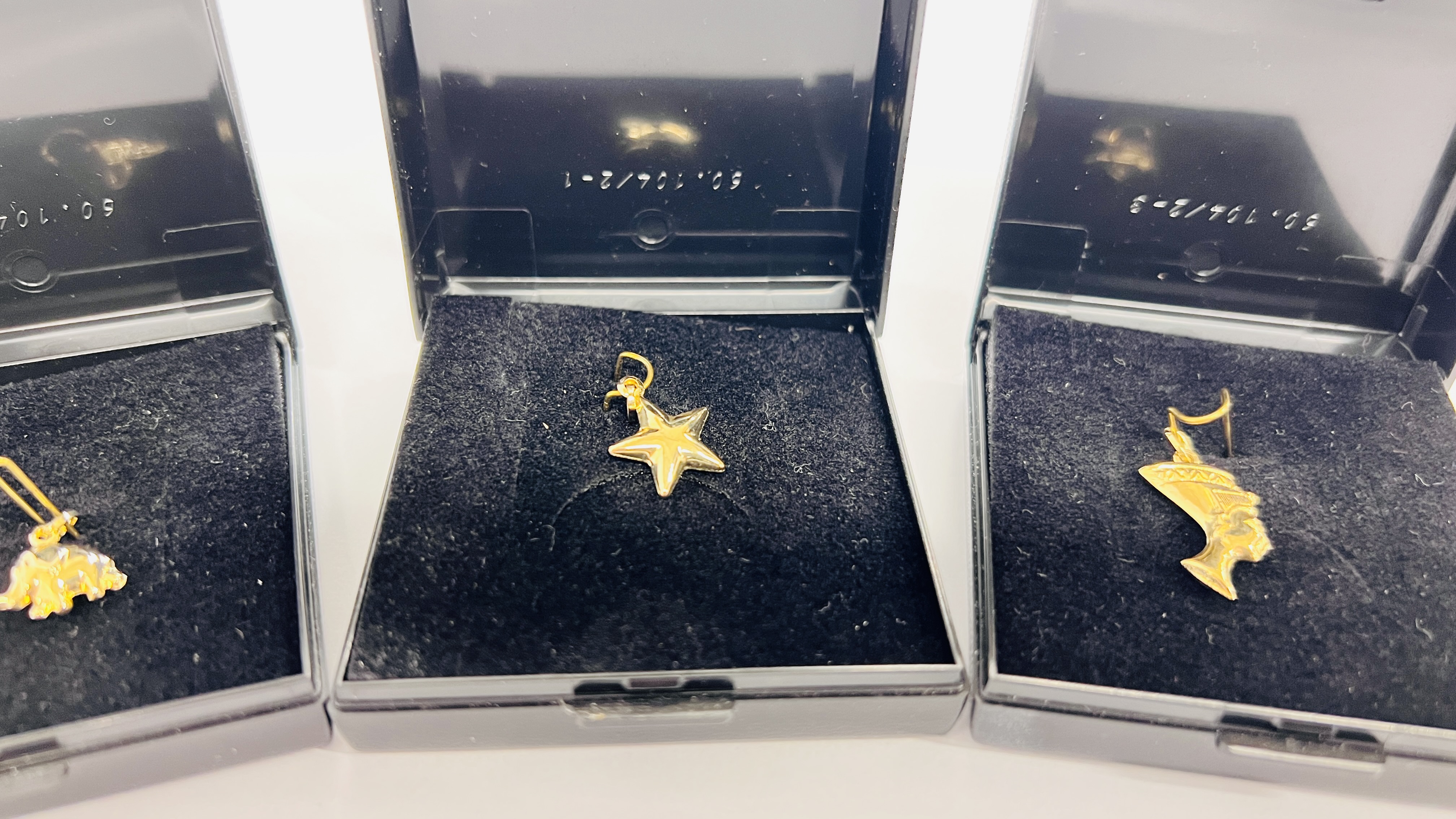 TWO 9CT GOLD PENDANTS TO INCLUDE A STAR AND AN ELEPHANT ALONG WITH A YELLOW METAL NEFERTITI PENDANT - Image 2 of 5