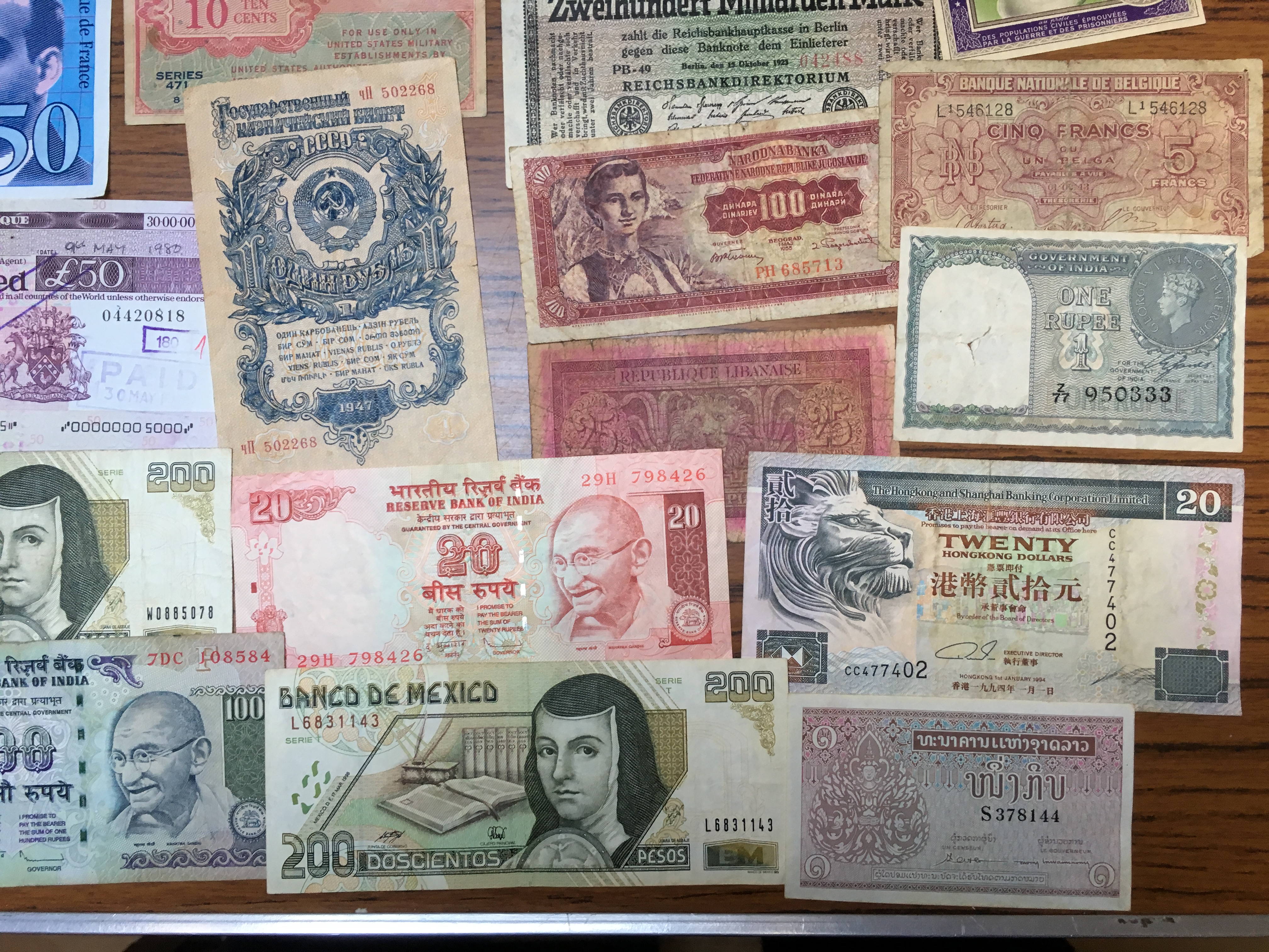 BANKNOTES: PACKET OF MIXED OVERSEAS NOTES IN VARIOUS GRADES (APPROX 105). - Image 4 of 14