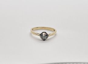 AN 18CT GOLD SOLITAIRE DIAMOND RING SIZE O/P.