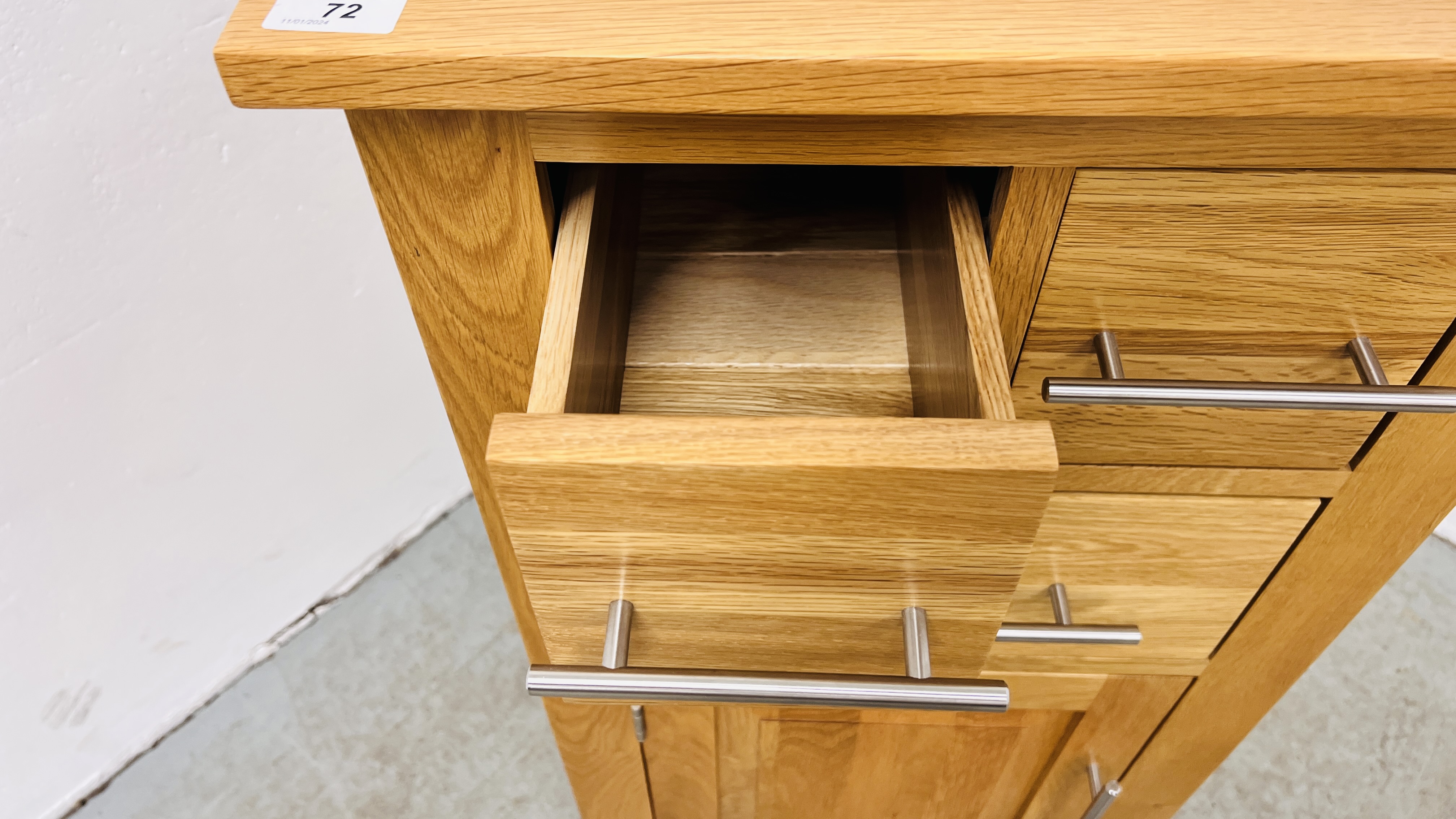 A GOOD QUALITY LIGHT OAK 3 DRAWER SINGLE DOOR CABINET, W 50CM, D 48CM, H 98CM. - Image 3 of 5