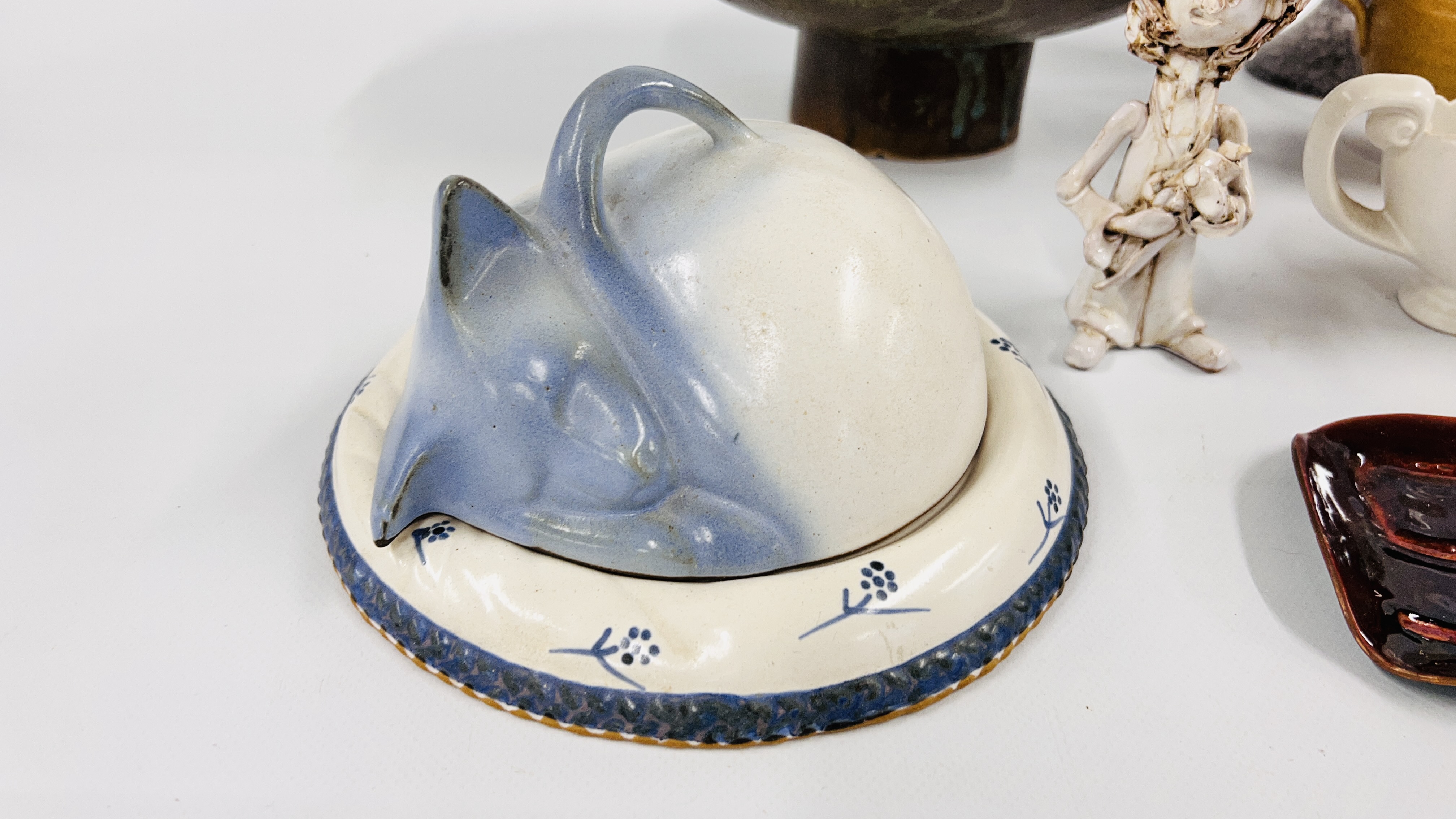 A GROUP OF STUDIO POTTERY TO INCLUDE A CHEESE DISH FASHIONED AS A SLEEPING CAT, - Image 2 of 12