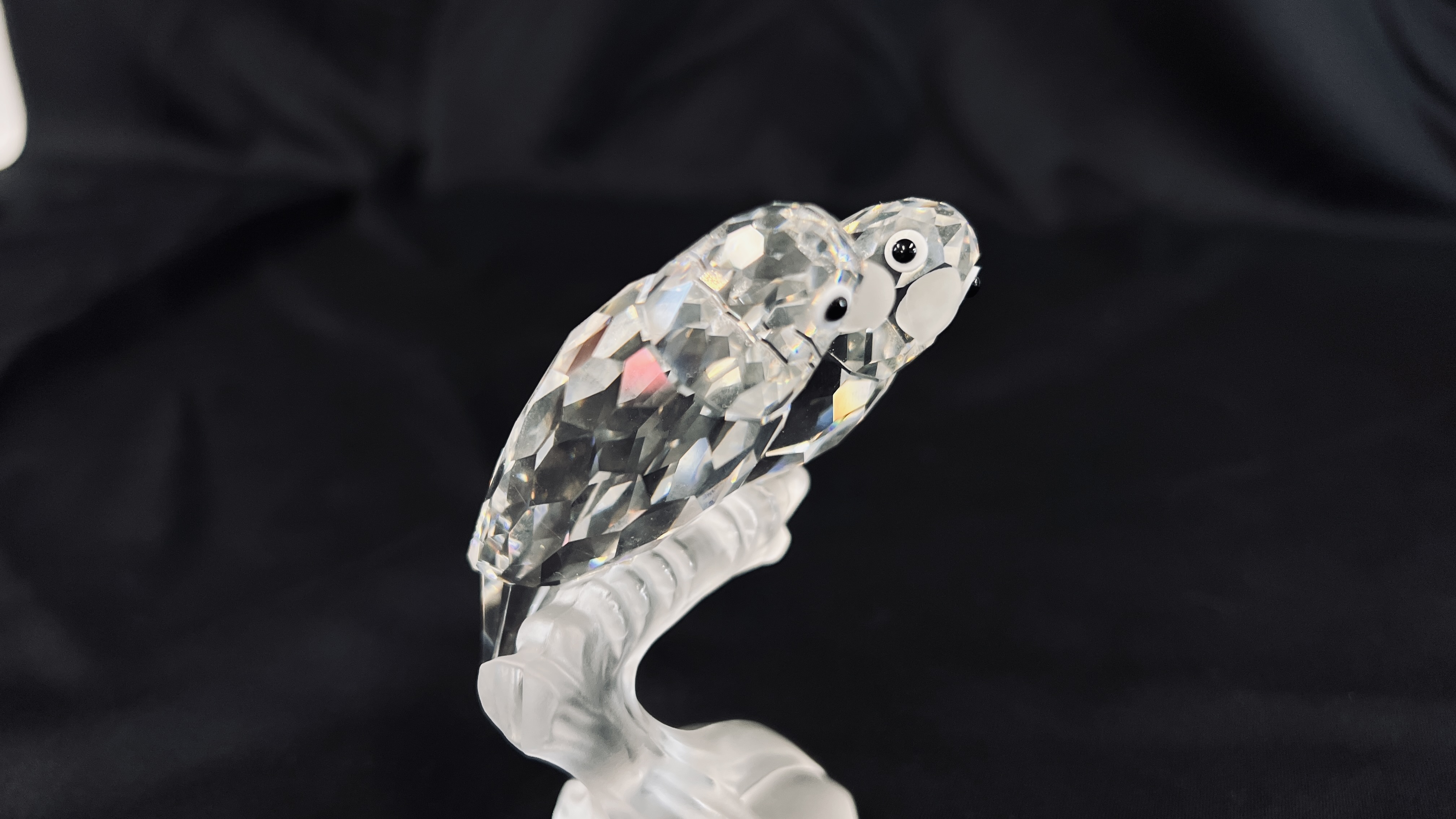 A SWAROVSKI CRYSTAL "LOVEBIRD" STUDY H 10CM. - Image 5 of 6