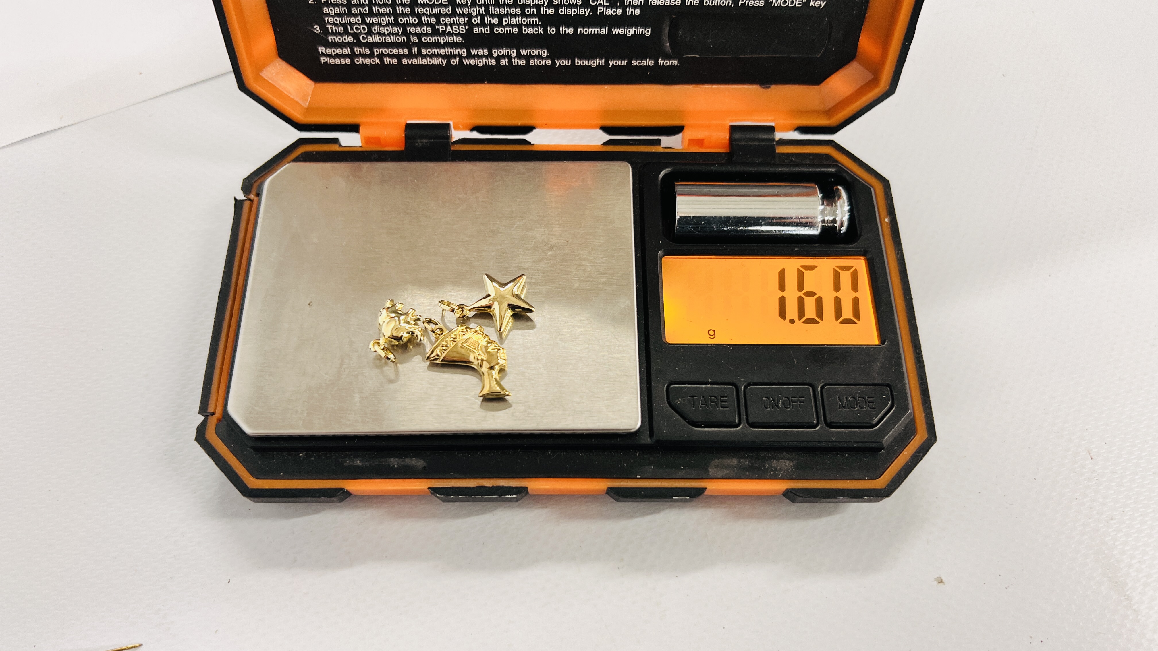 TWO 9CT GOLD PENDANTS TO INCLUDE A STAR AND AN ELEPHANT ALONG WITH A YELLOW METAL NEFERTITI PENDANT - Image 5 of 5