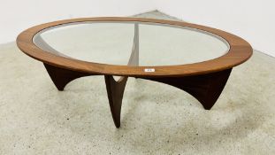 G PLAN RETRO TEAK OVAL COFFEE TABLE WITH INSET GLASS TOP, 122CM X 66CM.