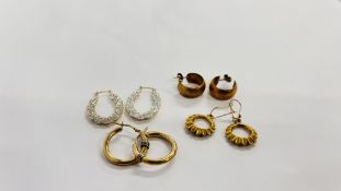 4 PAIRS OF 9CT GOLD HOOP STYLE EARRINGS.