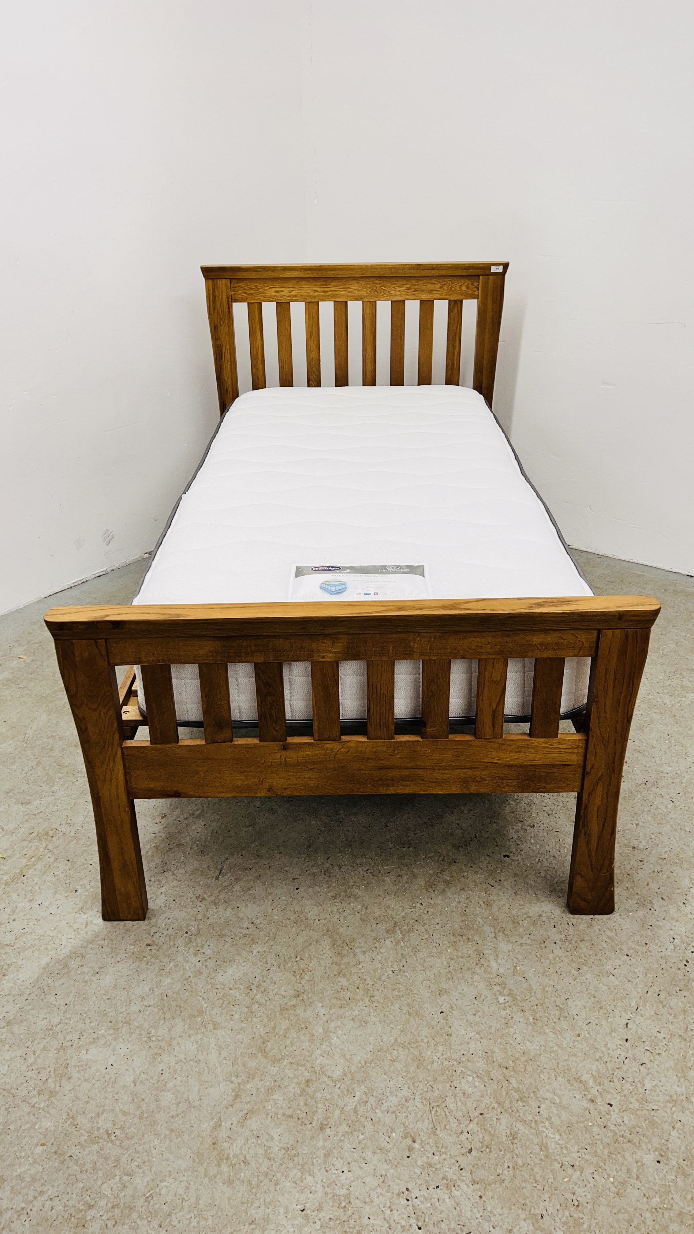 A GOOD QUALITY SOLID OAK SINGLE BED FRAME WITH SILENTNIGHT MIRROR POCKET 800 MEMORY MATTRESS.