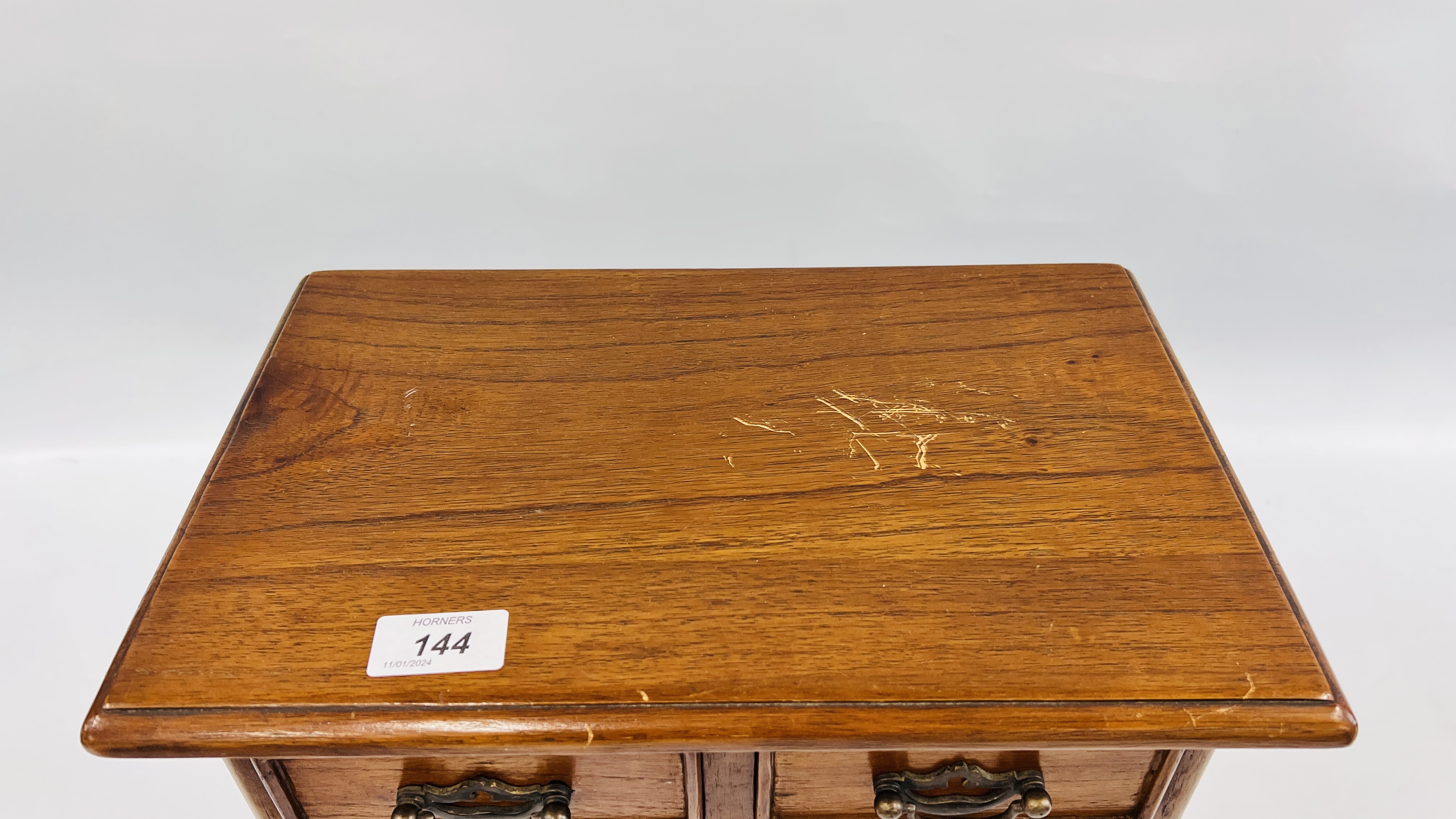 A MINIATURE 2 OVER 3 OAK CHEST OF DRAWERS, W 36CM X D 23CM X H 40CM. - Image 2 of 6