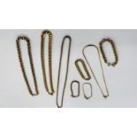 A GROUP OF 4 GOLD TONE BRACELET AND NECKLACE SETS TO INCLUDE FLAT LINK & BELCHER EXAMPLES