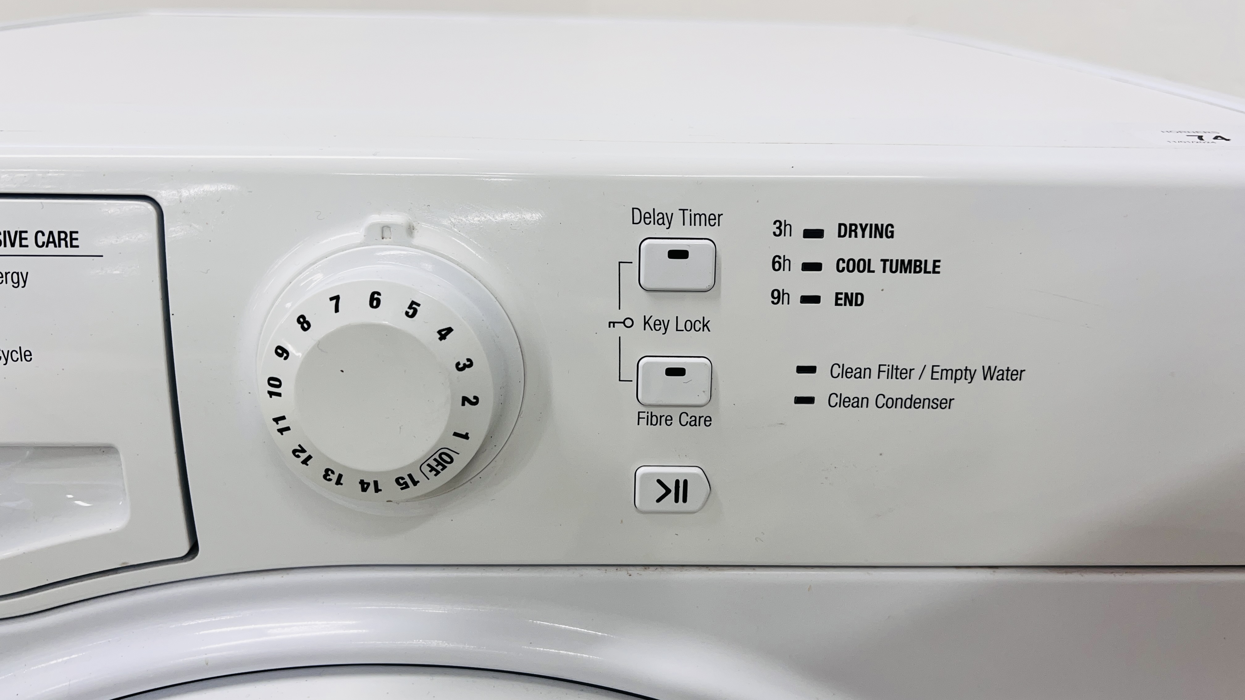 A HOTPOINT 8KG AQUARIUS CONDENSER TUMBLE DRYER - SOLD AS SEEN. - Image 2 of 7