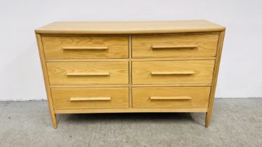 AN ERCOL LIGHT OAK CHILTERN 6 DRAWER CHEST / SIDEBOARD, W 130CM X D 44CM X H 82CM.