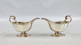 A PAIR OF SILVER SAUCEBOATS, BIRMINGHAM ASSAY 1984, MAKER F.I..W & S - H 10.5CM X L 16CM.