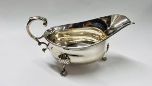 AN ANTIQUE SILVER SAUCE BOAT LONDON ASSAY 1938 MAKER E.