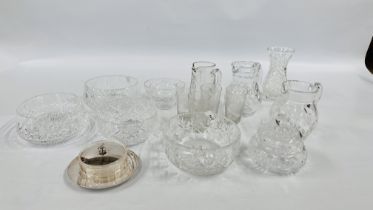 A COLLECTION OF GOOD QUALITY CUT GLASS CRYSTAL BOWLS AND JUGS TO INCLUDE A COVERED DRESSING TABLE