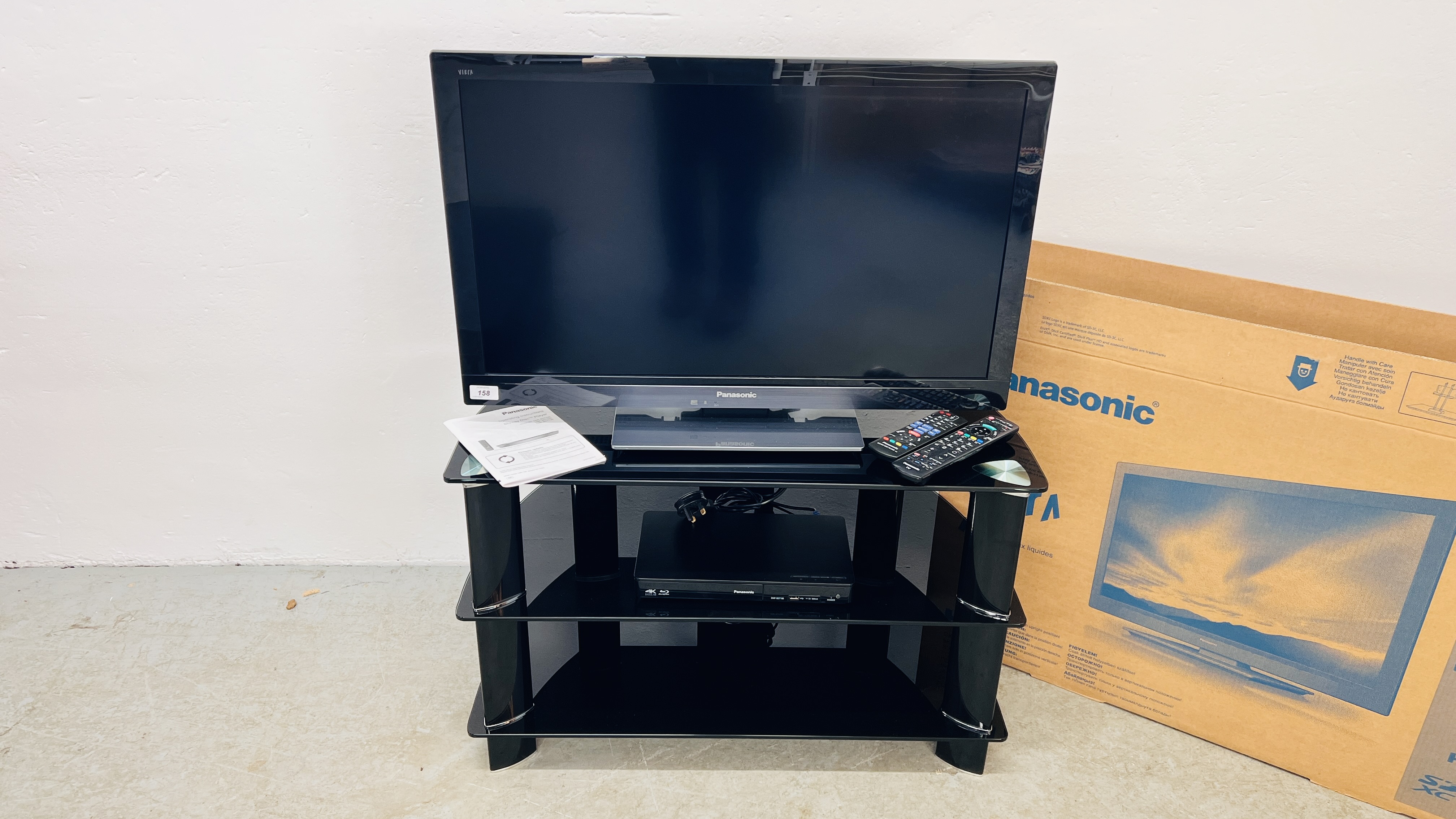 A PANASONIC VIERA 32 INCH TV + PANASONIC 4K ULTRA HD UPSCALING BLU-RAY DISC PLAYER,