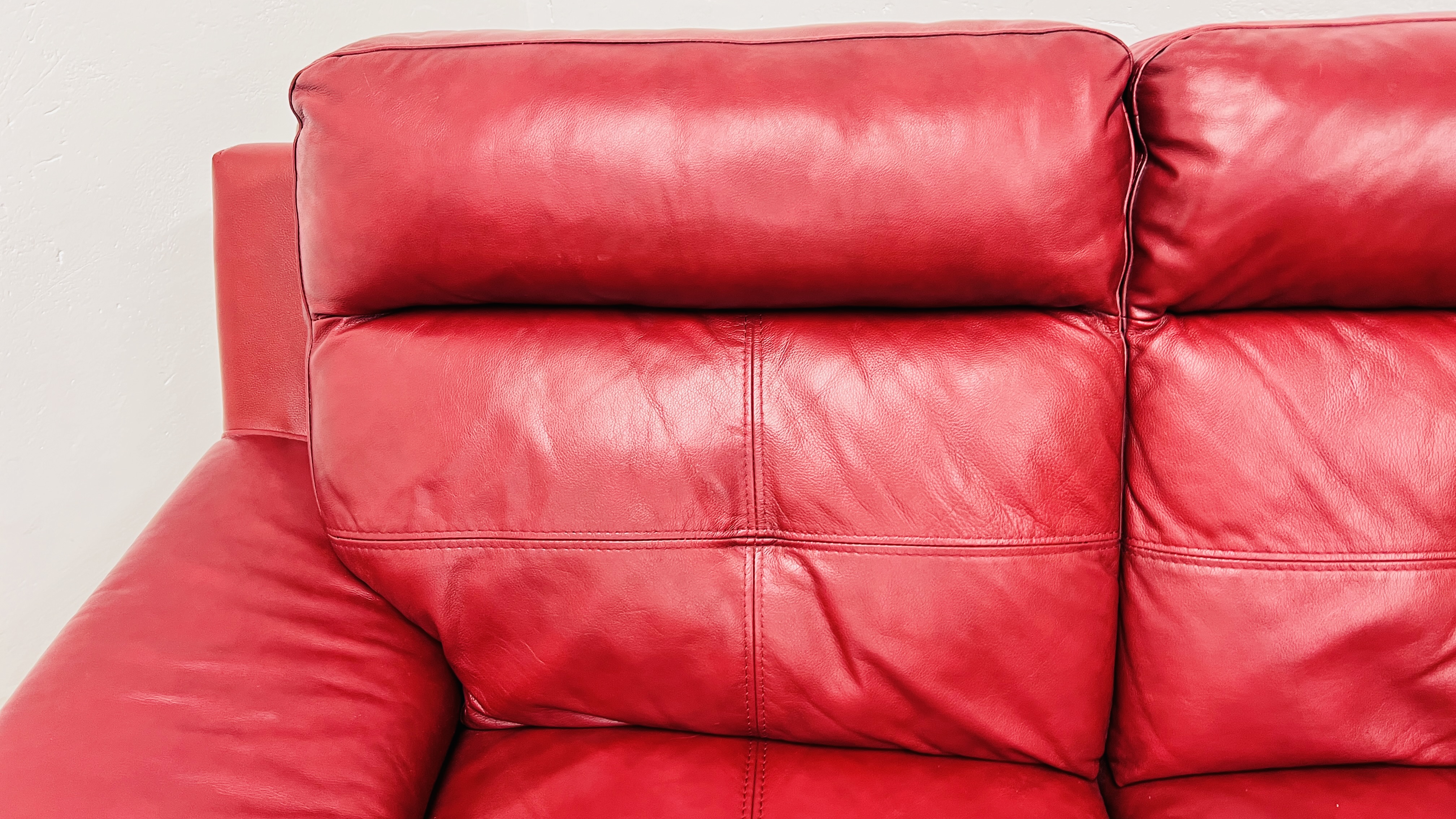 A DESIGNER ITALIAN RED LEATHER TWO SEATER SOFA W 180CM. - Image 6 of 10