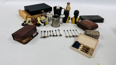 A BOX OF ASSORTED VINTAGE COLLECTIBLES TO INCLUDE A CASED WRITING SET,