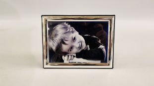 A SILVER PHOTO FRAME, SHEFFIELD ASSAY - W 15CM X H 20CM.