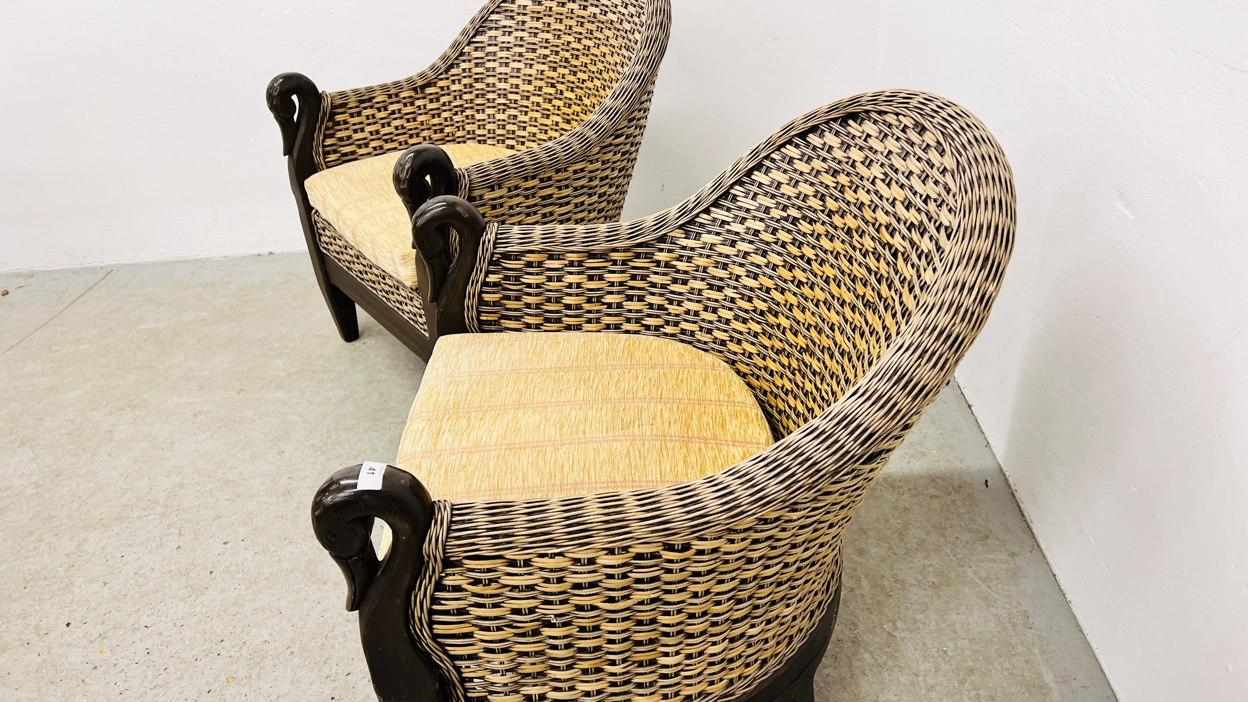 A PAIR OF WOVEN WICKER CONSERVATORY CHAIRS, THE SCROLLED ARMS WITH CARVED SWAN DETAIL, - Image 3 of 7