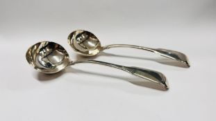 A PAIR OF ANTIQUE SILVER LADLES LONDON ASSAY 1826 MAKER W.E. L 17.5CM.