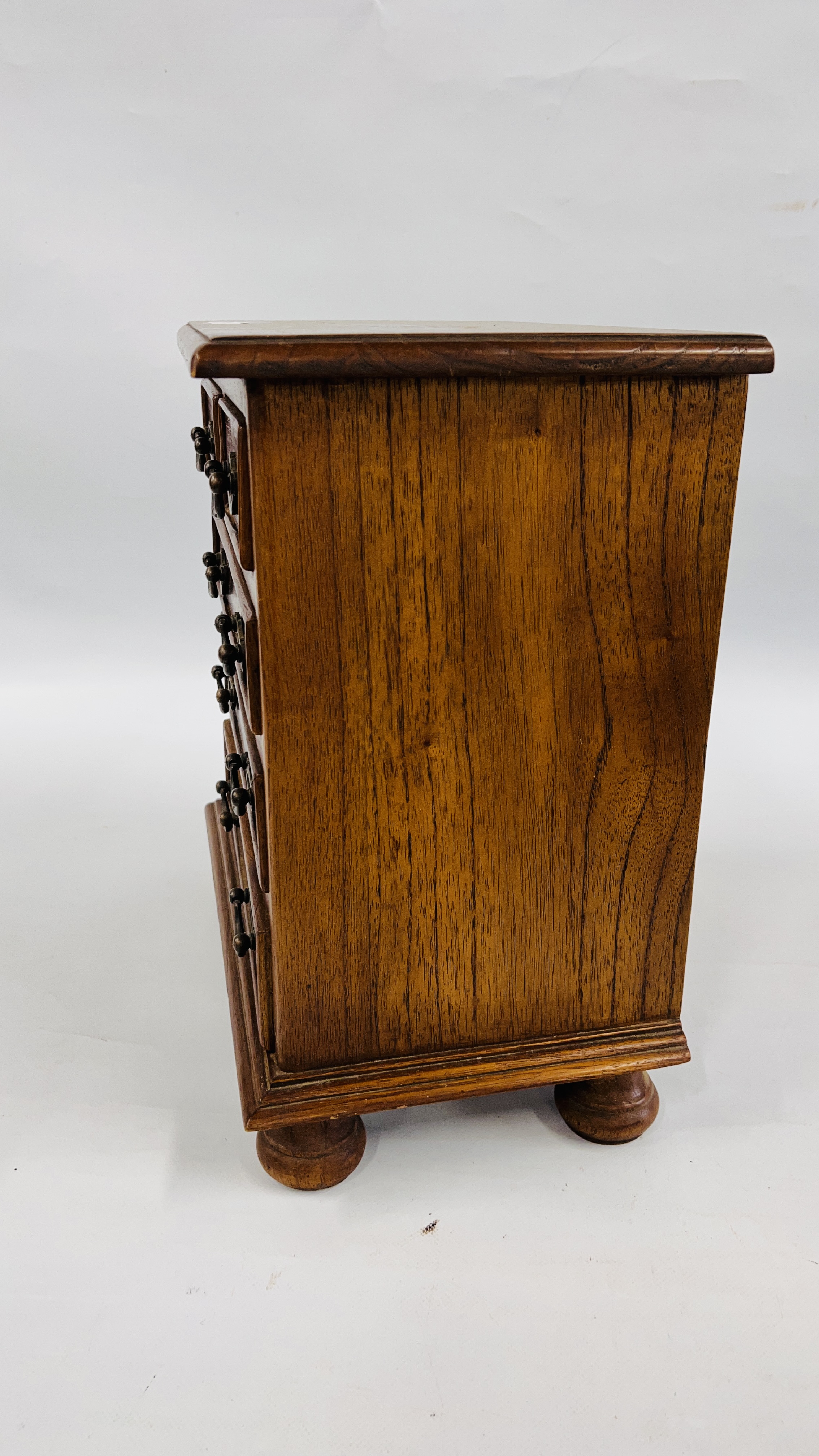 A MINIATURE 2 OVER 3 OAK CHEST OF DRAWERS, W 36CM X D 23CM X H 40CM. - Image 5 of 6
