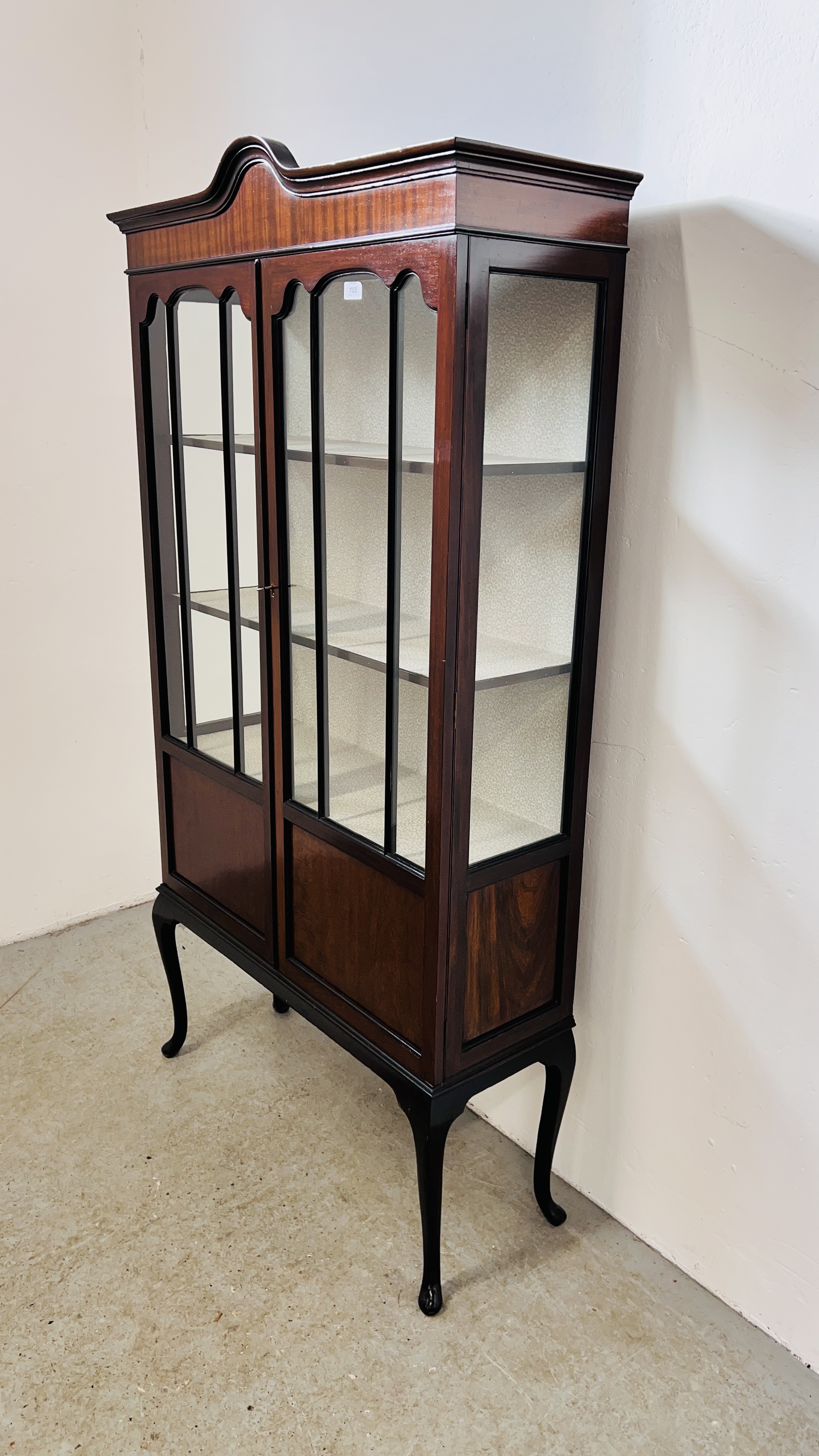 A VINTAGE STYLE MAHOGANY GLAZED TWO DOOR DISPLAY CABINET WITH SHAPED PEDIMENT, - Image 2 of 10
