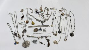 A TRAY CONTAINING AN EXTENSIVE GROUP OF VINTAGE WHITE METAL AND SILVER PENDANT NECKLACES,