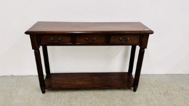 A GOOD QUALITY HARDWOOD 3 DRAWER HALL TABLE W 120CM, D 38CM, H 78CM.