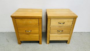 A PAIR OF SOLID LIGHT OAK THREE DRAWER BEDSIDE CHESTS EACH, W 48CM, D 38CM,